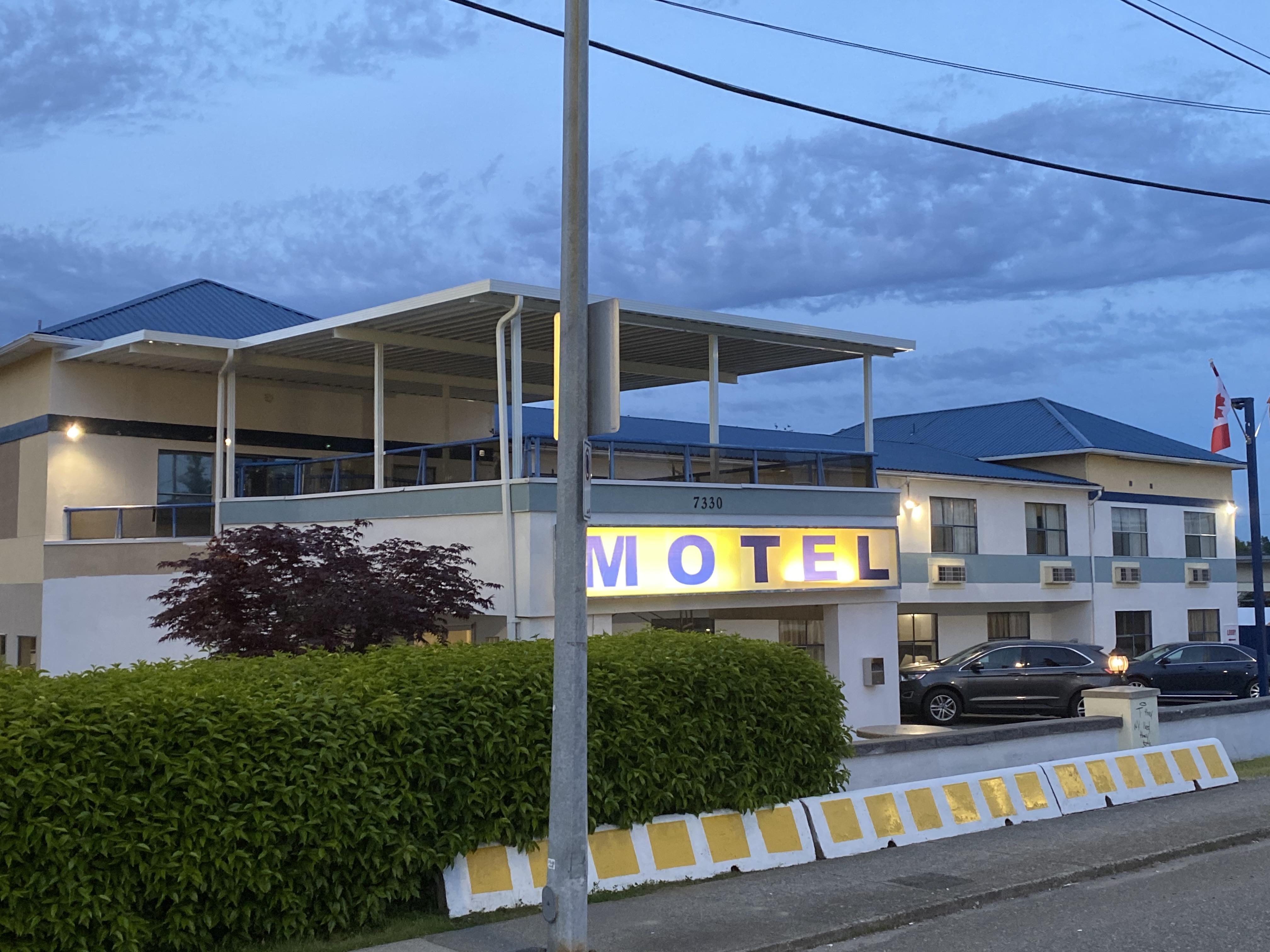 Happy Day Inn Burnaby Exteriör bild